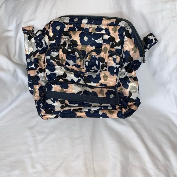 BNWOT… Lug Via 2 Convertible Tote Bag/Backpack - Floral Multi… Discontinued - Picture 1 of 8